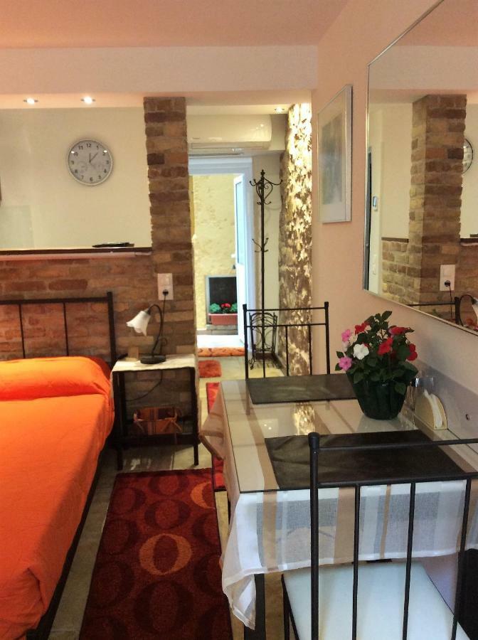 Nicola'S Studio Apartment Corfu  Exterior photo